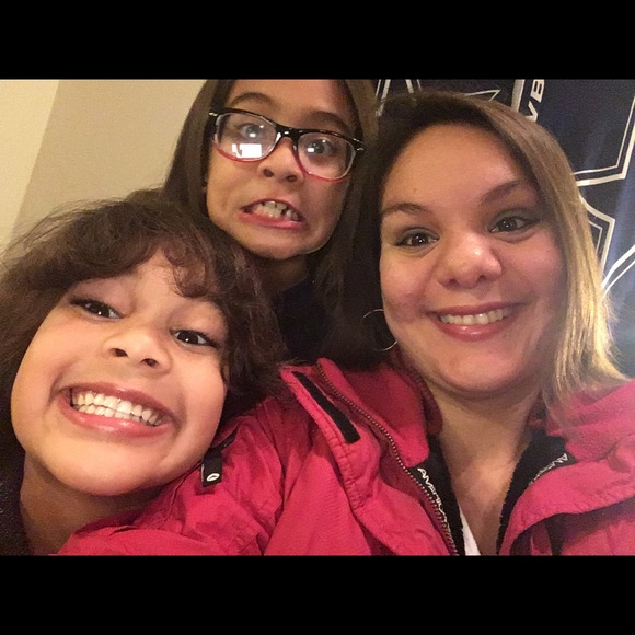 Meet your Posher, Julia - Picture 2 of 4